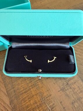 Tiffany T Smile Mini Earrings in Rose Gold Like New